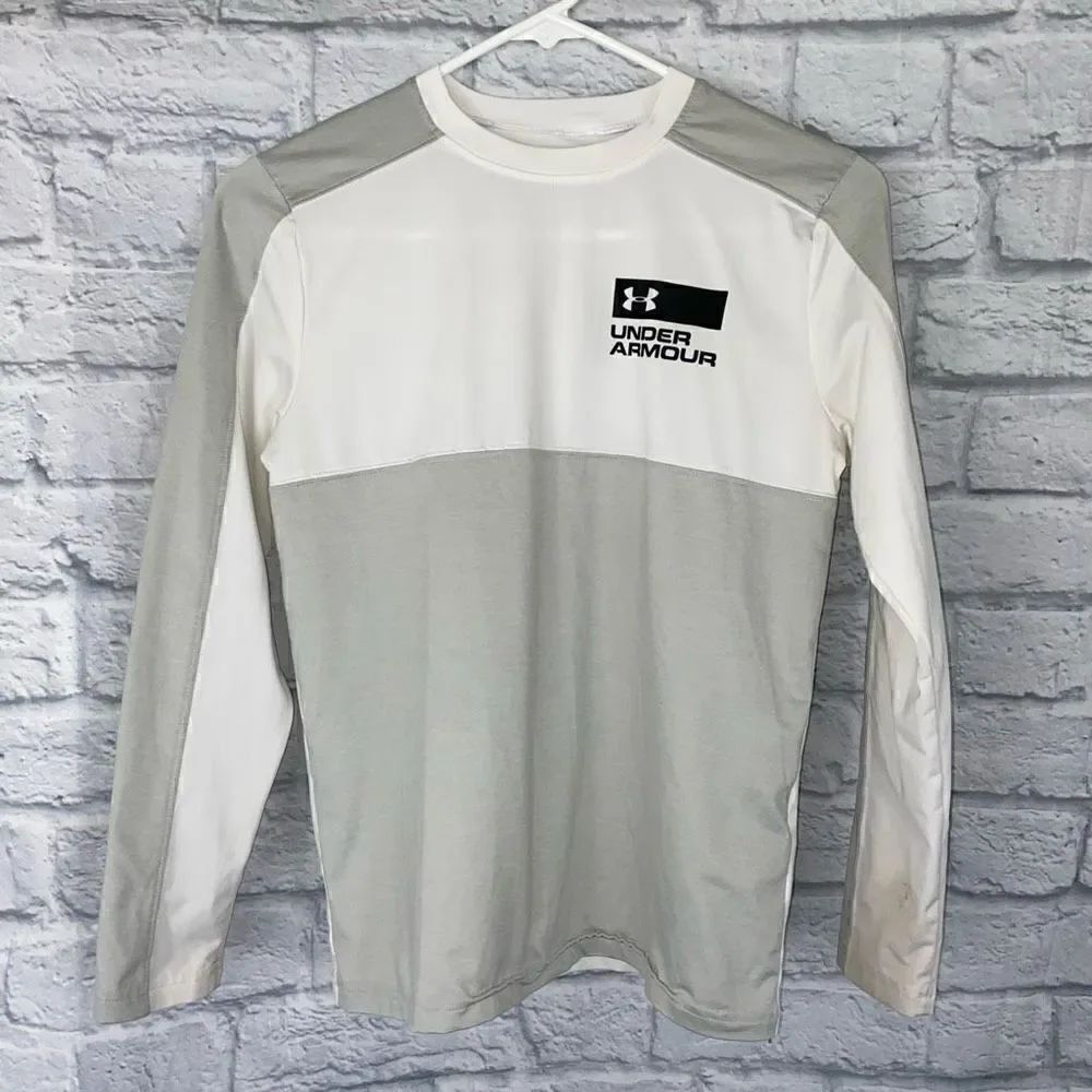 Under armour youth M loose fit heat gear Longsleeve shirt white/grey